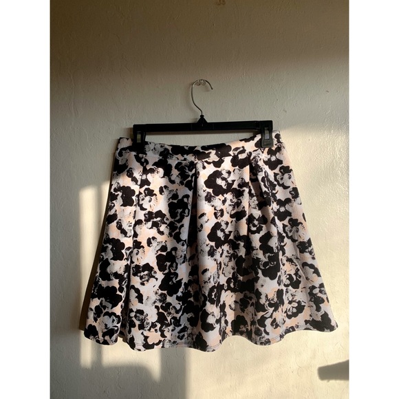 Joe B Dresses & Skirts - Sploshy Flower Skirt By Joe B